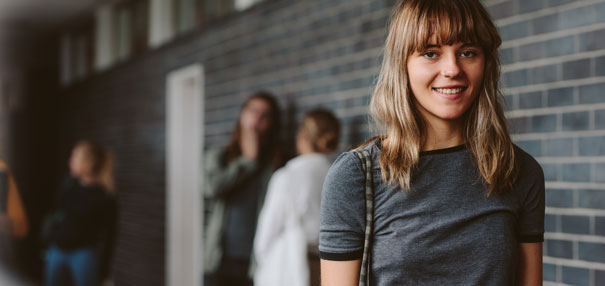 Das Bild zeigt eine junge Frau. © AdobeStock: Jacob Lund